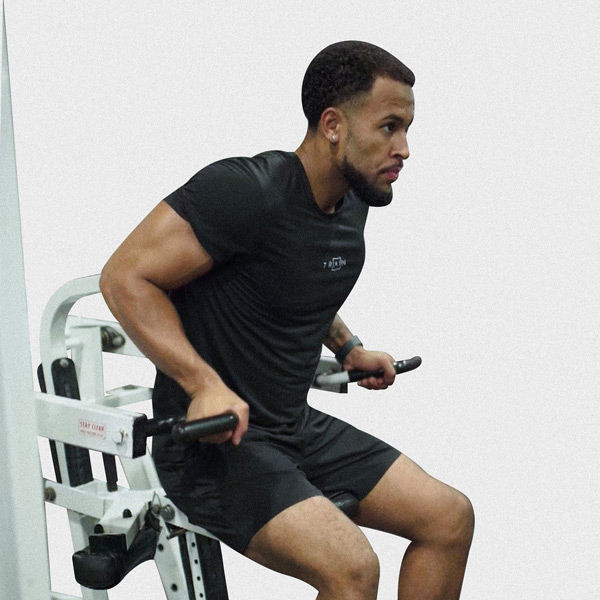Machine Tricep Press - Exercise Guide | Motra