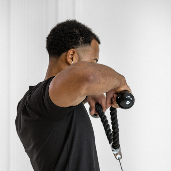 Cable Rope Upright Row - Exercise Guide | Motra