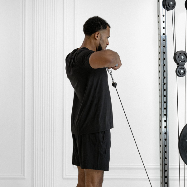 Cable Upright Row - Exercise Guide | Motra