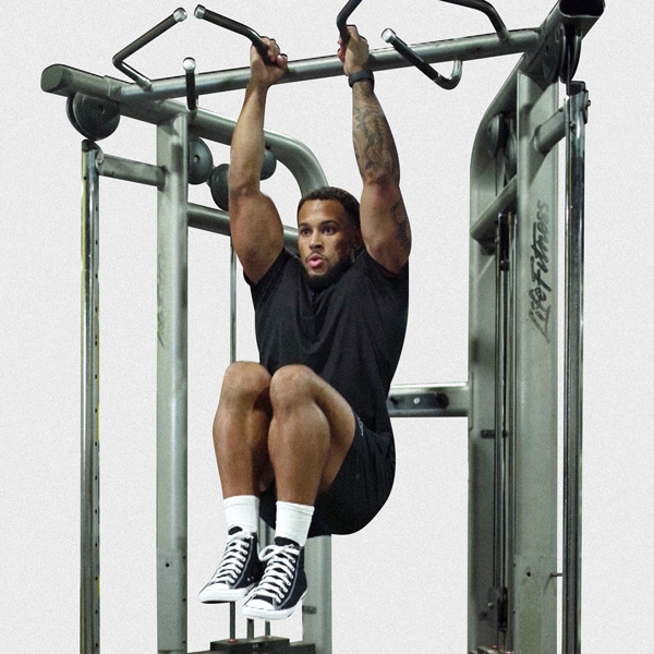 hanging-knee-raise-exercise-guide-motra